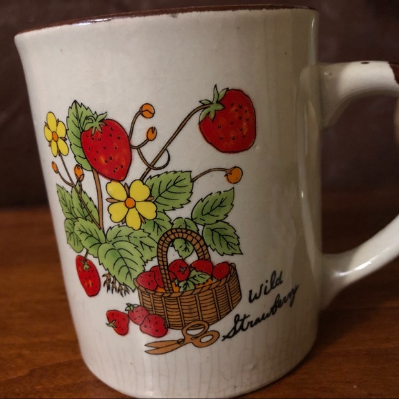 Other - VINTAGE Wild Strawberry Coffee Mug Cup